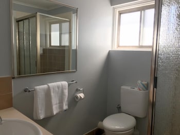 commodore motor inn albury