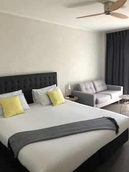 commodore motor inn albury