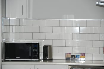 commodore motor inn albury