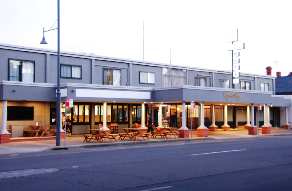 commodore motor inn albury