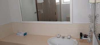 commodore motor inn albury