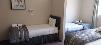 commodore motor inn albury