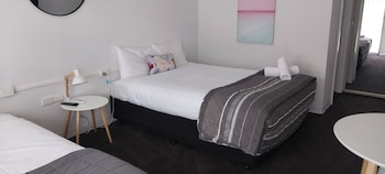 commodore motor inn albury