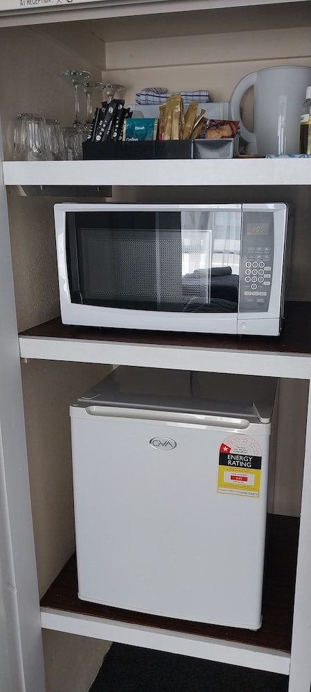 commodore motor inn albury