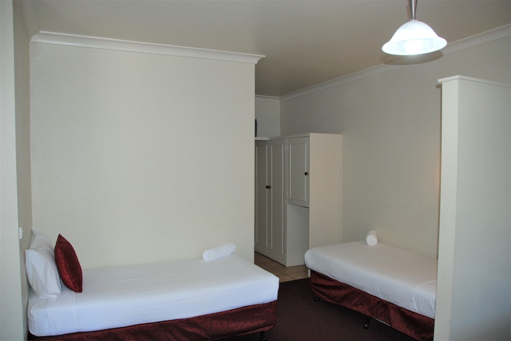 commodore motor inn albury