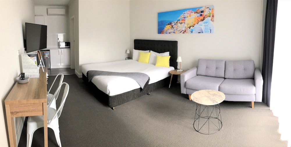 commodore motor inn albury