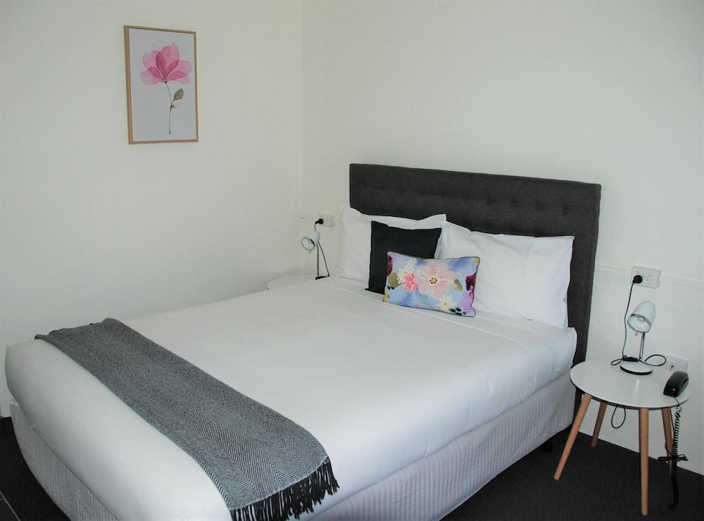 commodore motor inn albury