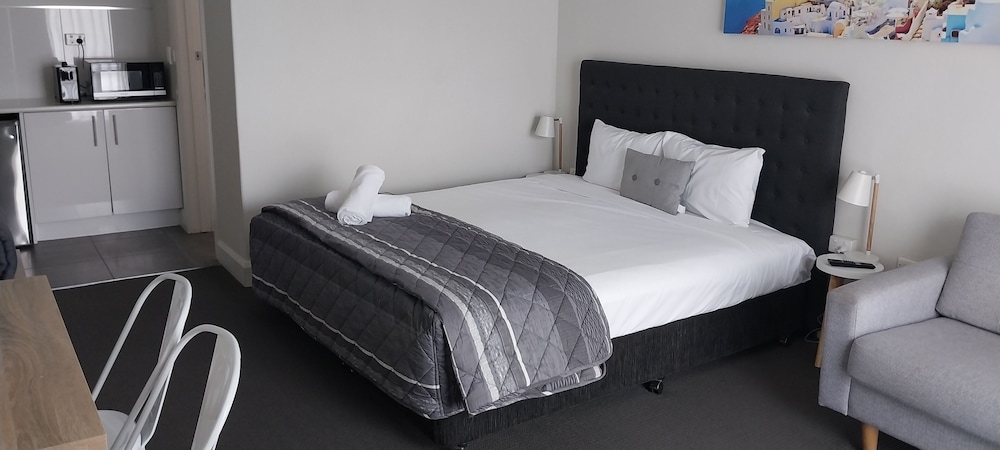 commodore motor inn albury