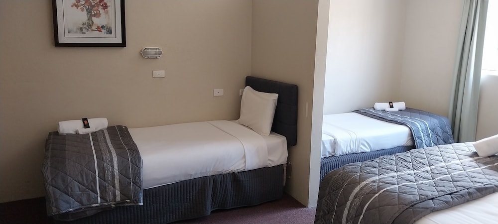 commodore motor inn albury