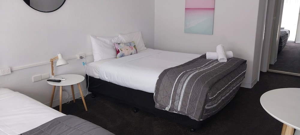 commodore motor inn albury