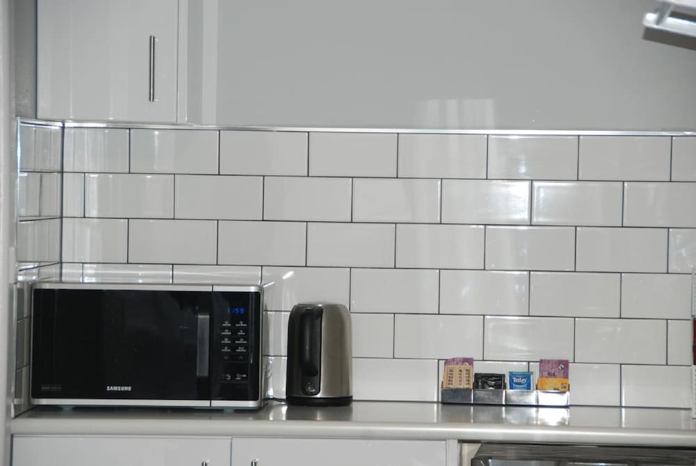 commodore motor inn albury