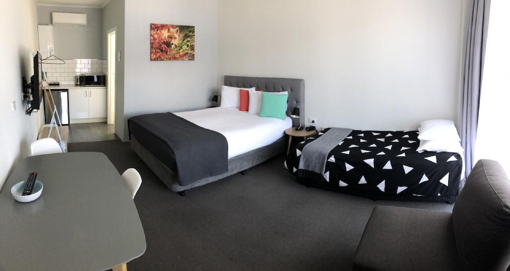 commodore motor inn albury