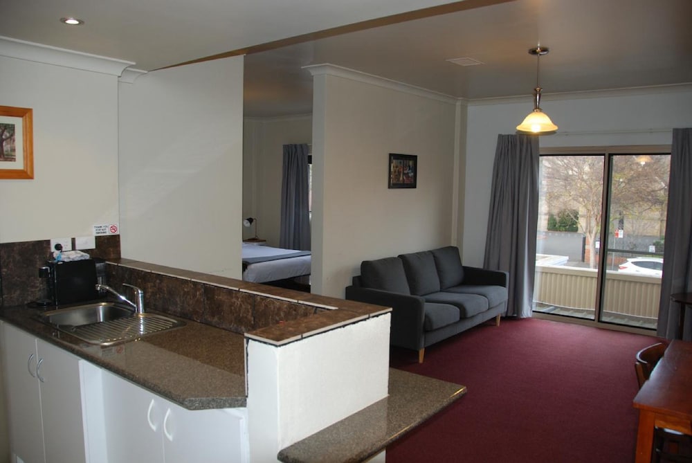 commodore motor inn albury