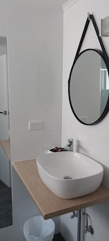 commodore motor inn albury