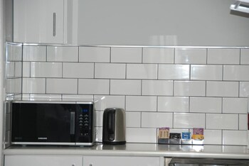 commodore motor inn albury