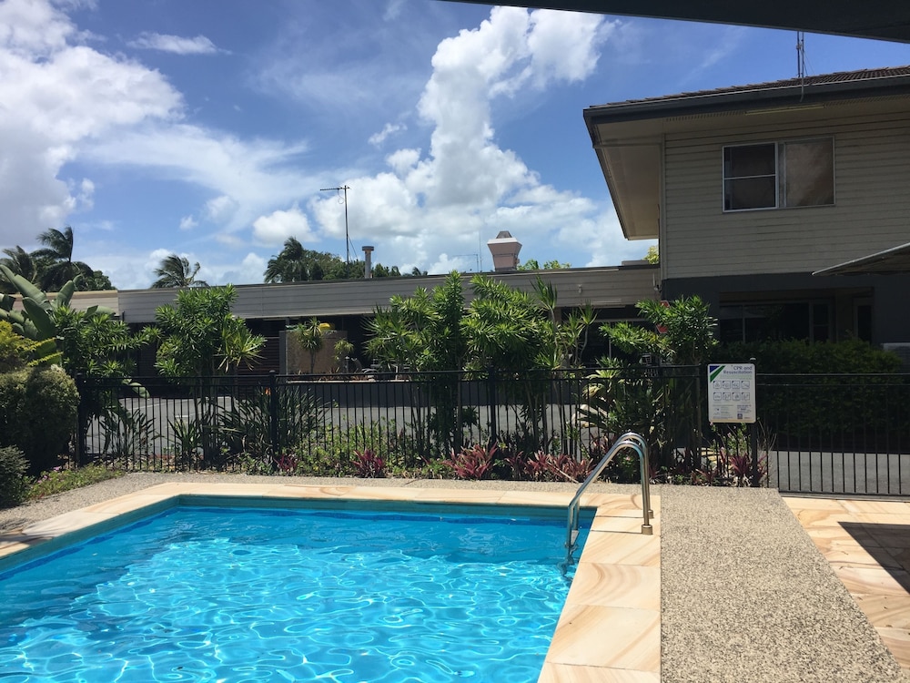 country plaza motor inn