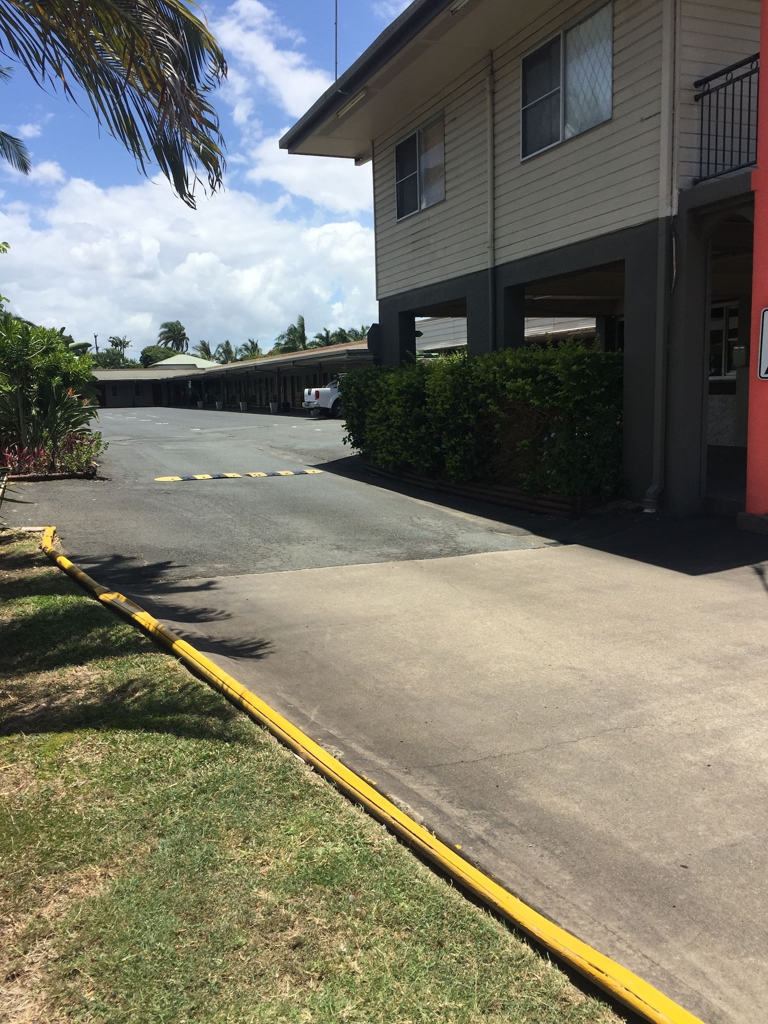 country plaza motor inn