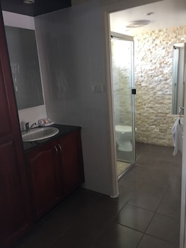 country plaza motor inn