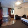 country plaza motor inn