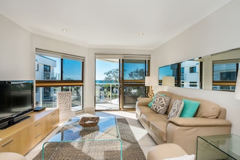 bayview beachfront apartments in town right on the beach