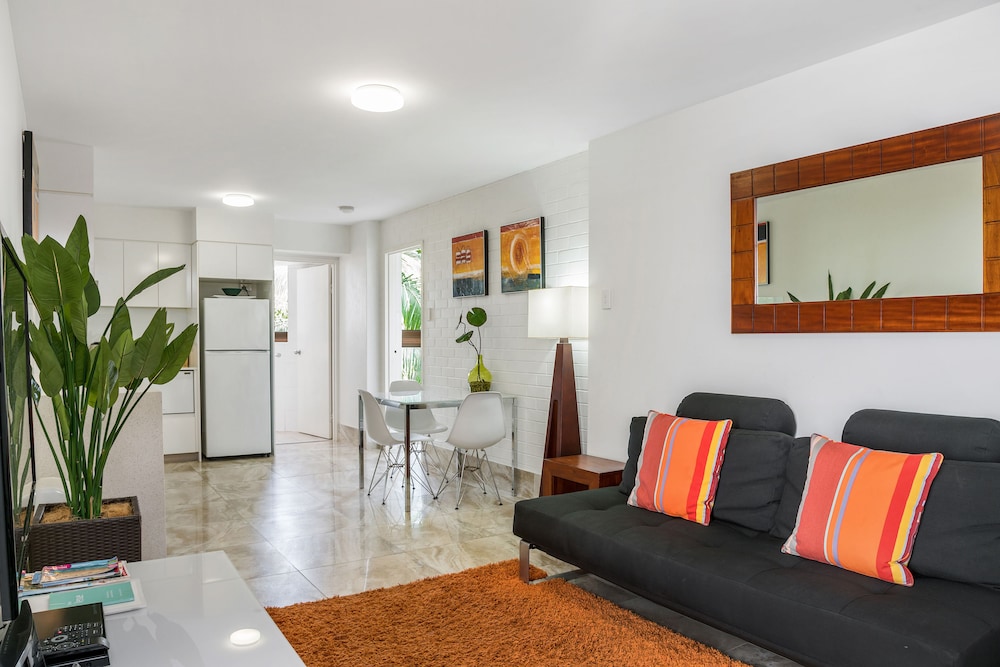 bayview beachfront apartments in town right on the beach