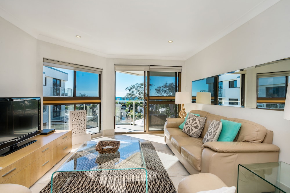 bayview beachfront apartments in town right on the beach