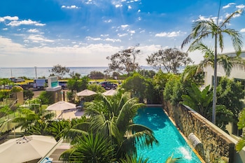 bayview beachfront apartments in town right on the beach