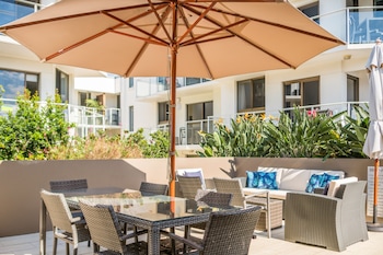 bayview beachfront apartments in town right on the beach