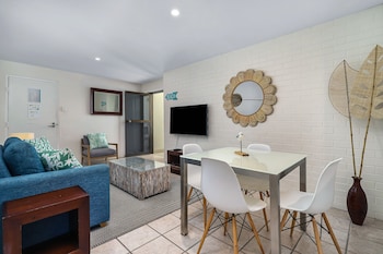 bayview beachfront apartments in town right on the beach