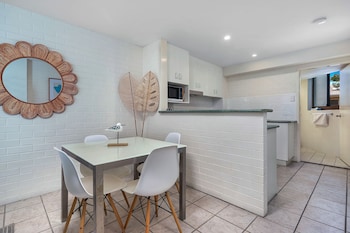 bayview beachfront apartments in town right on the beach