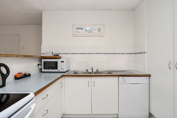 bayview beachfront apartments in town right on the beach