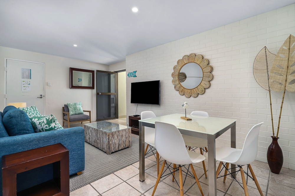 bayview beachfront apartments in town right on the beach