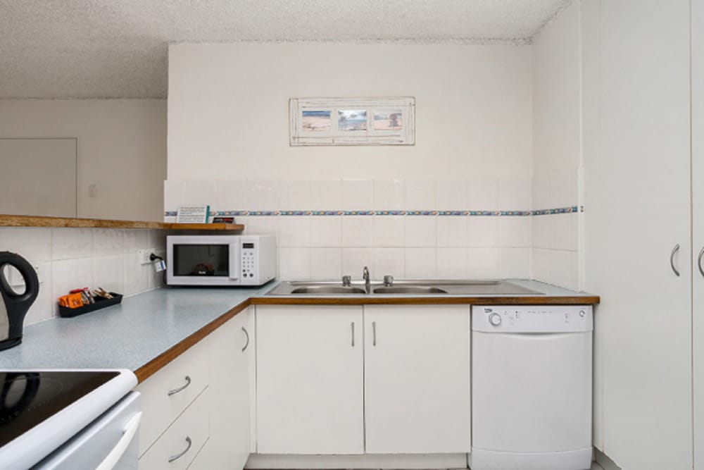 bayview beachfront apartments in town right on the beach