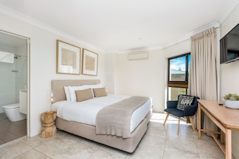 bayview beachfront apartments in town right on the beach