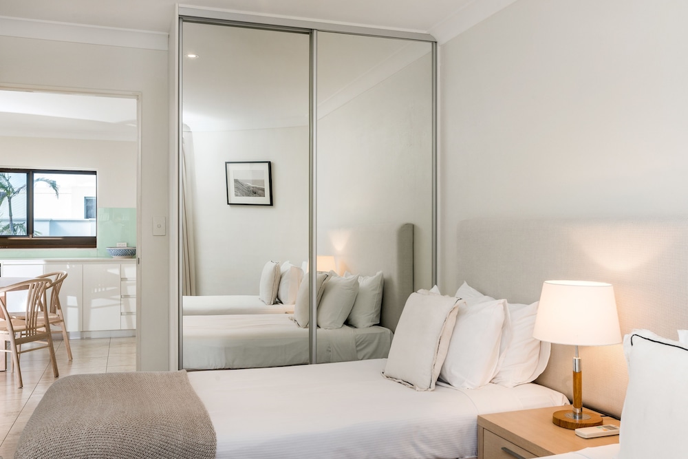 bayview beachfront apartments in town right on the beach