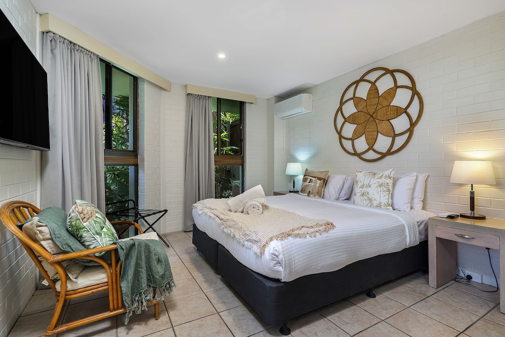 bayview beachfront apartments in town right on the beach