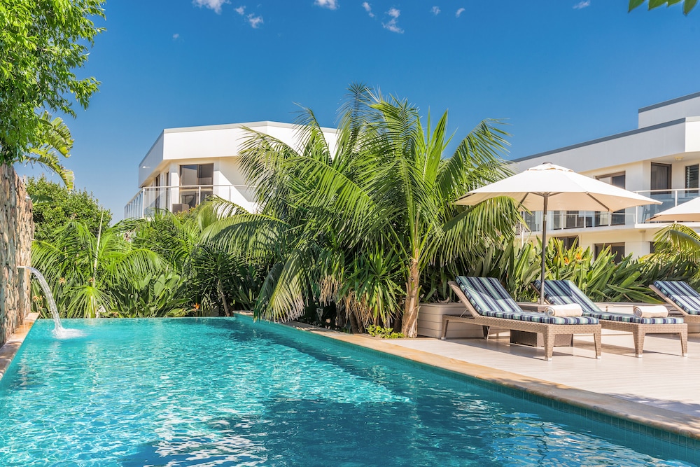 bayview beachfront apartments in town right on the beach