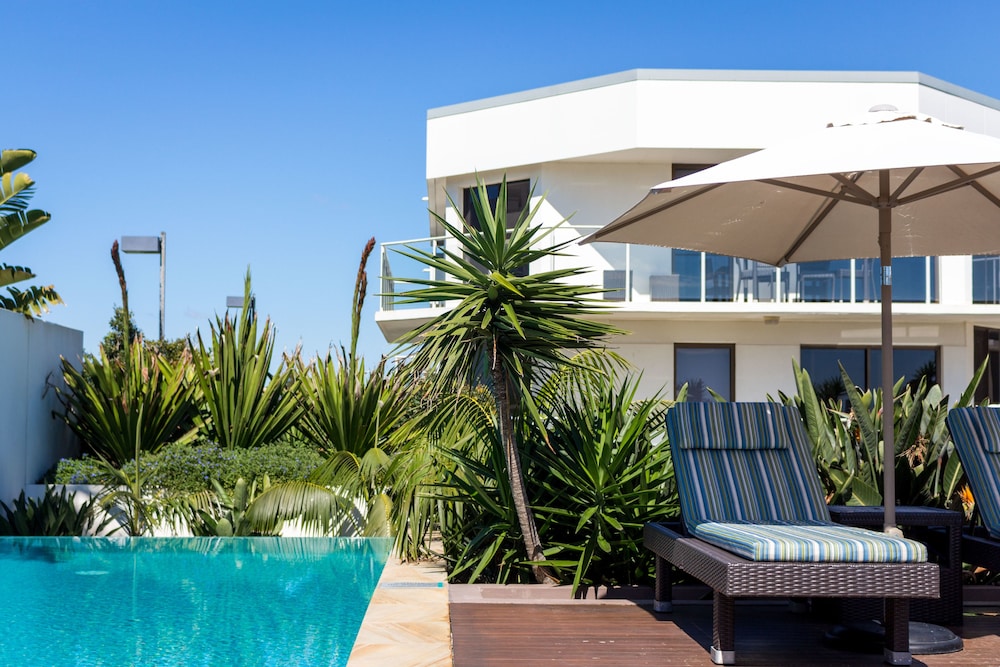 bayview beachfront apartments in town right on the beach