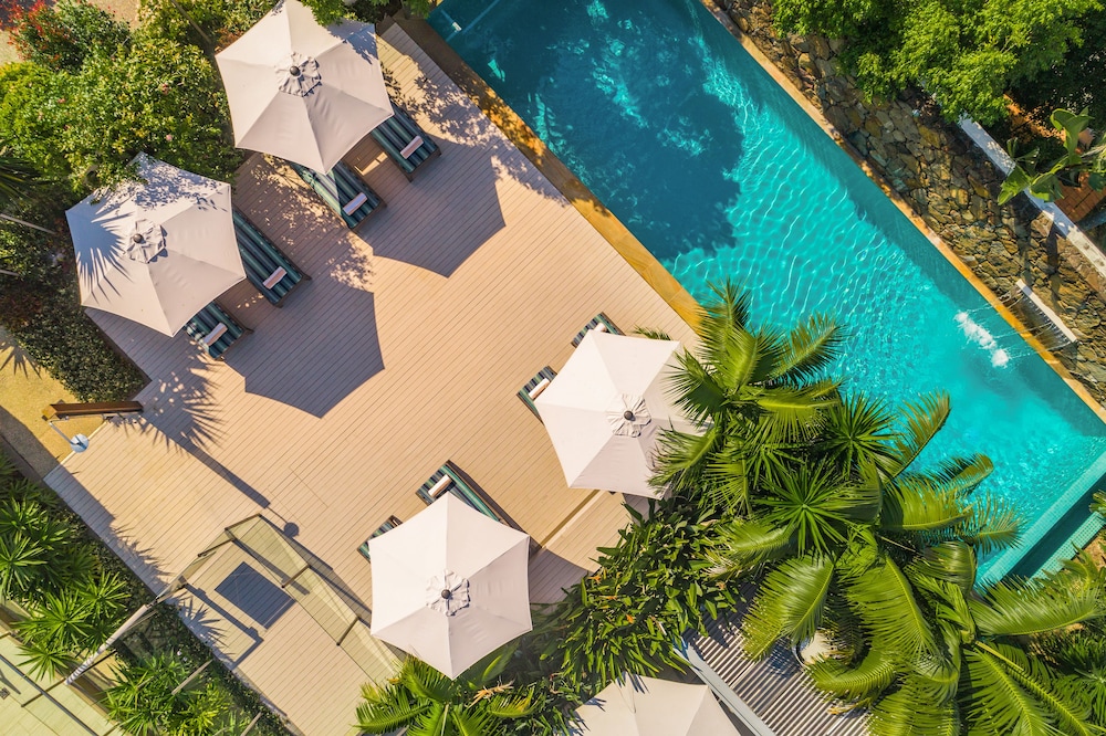 bayview beachfront apartments in town right on the beach