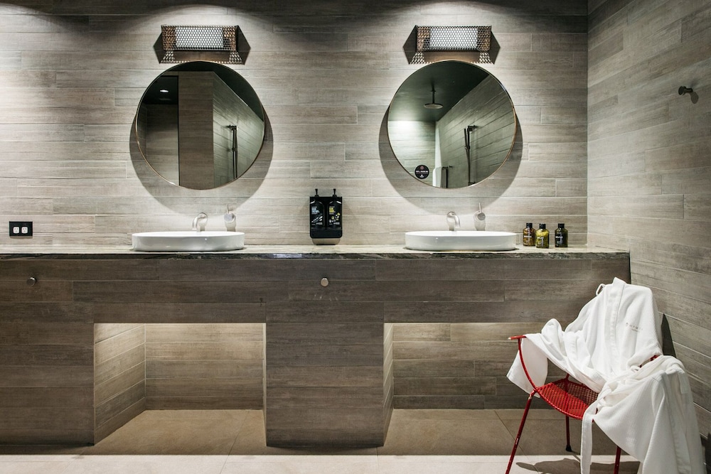 ovolo nishi