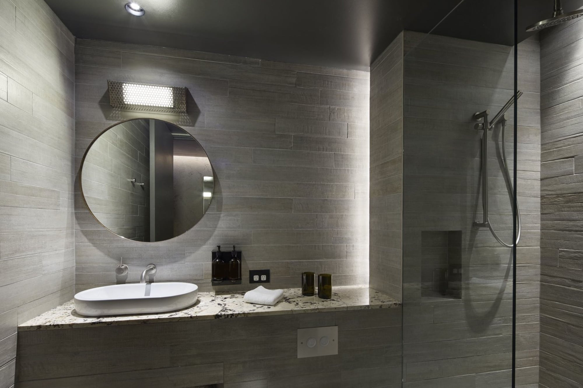 ovolo nishi