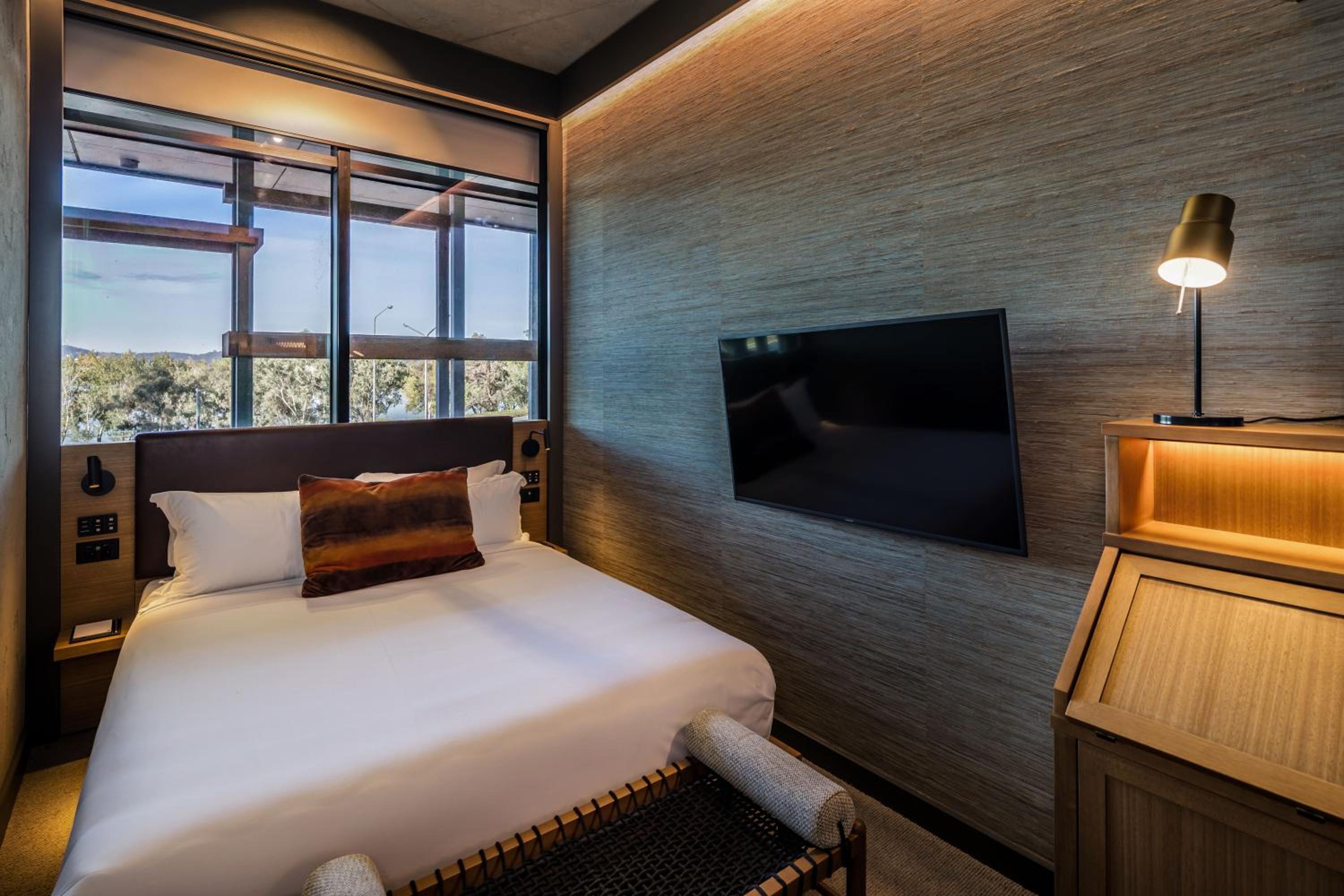 ovolo nishi