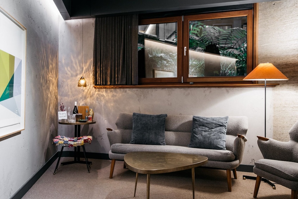 ovolo nishi