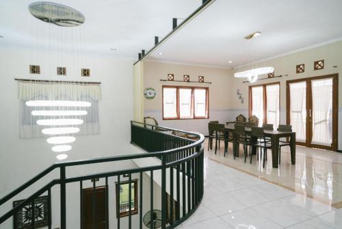 urbanview hotel griya surya malang by reddoorz
