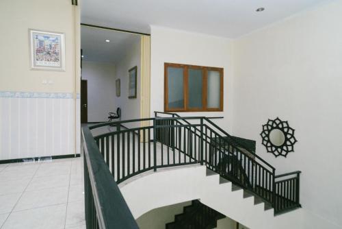 urbanview hotel griya surya malang by reddoorz