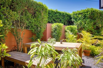 Albion Manor,Ascot>>Albion,4 star