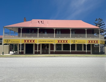 the queensport motel and tavern