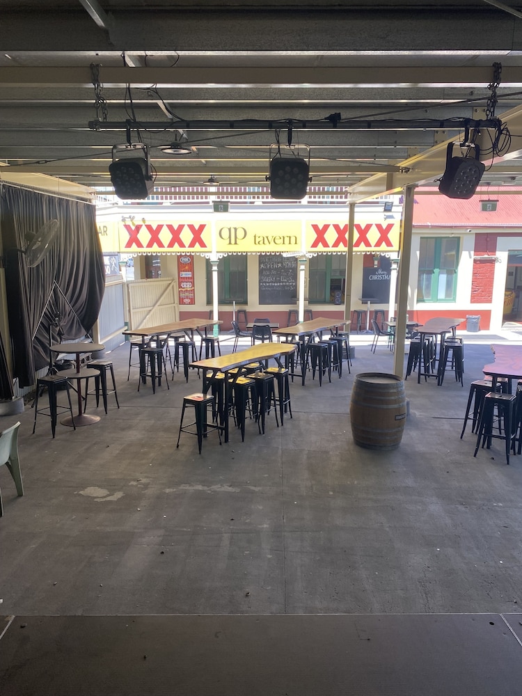 the queensport motel and tavern