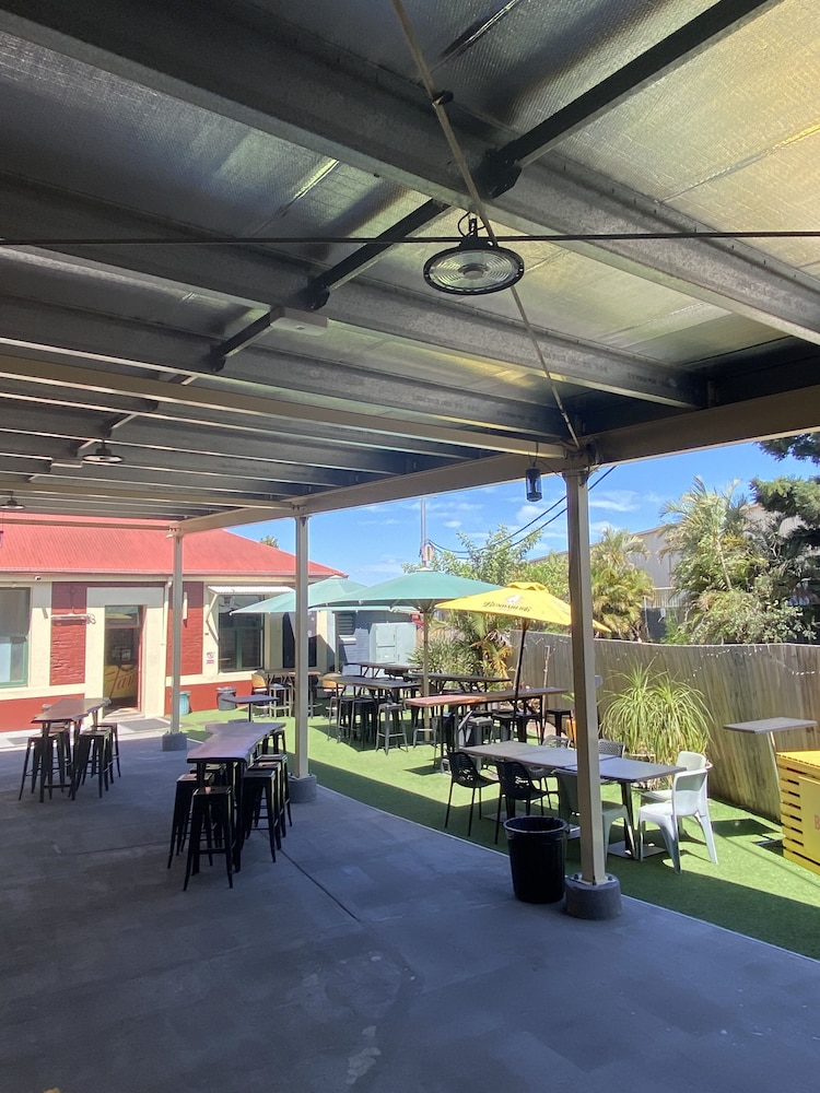 the queensport motel and tavern