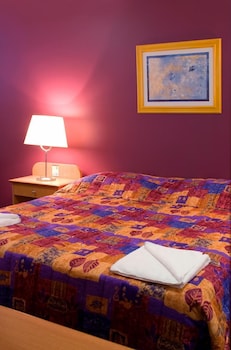 the queensport motel and tavern